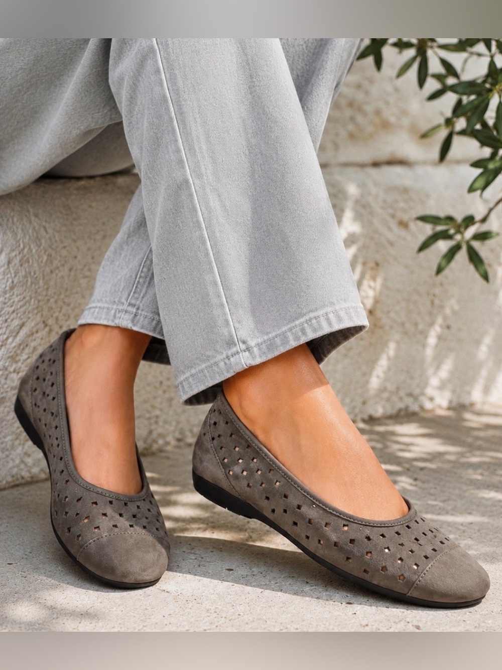 Gabor Hovercraft Wallaby Suede Perforated Slip-On Ballet Flats in Taupe Sz. US 8